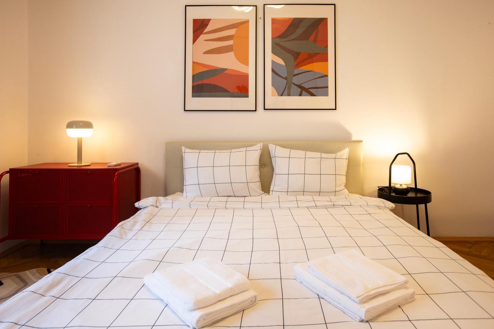 Ultracentral Hong Kong 3 Bdrm Apartment Бухарест Экстерьер фото