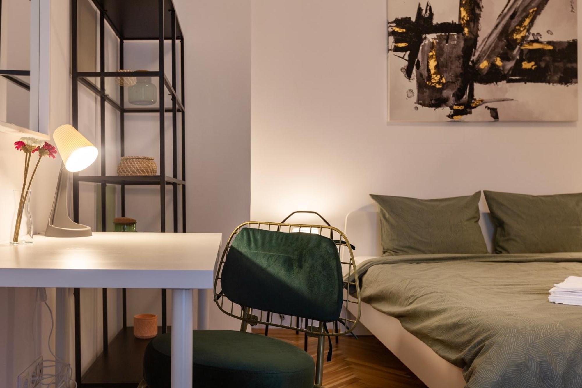 Ultracentral Hong Kong 3 Bdrm Apartment Бухарест Экстерьер фото