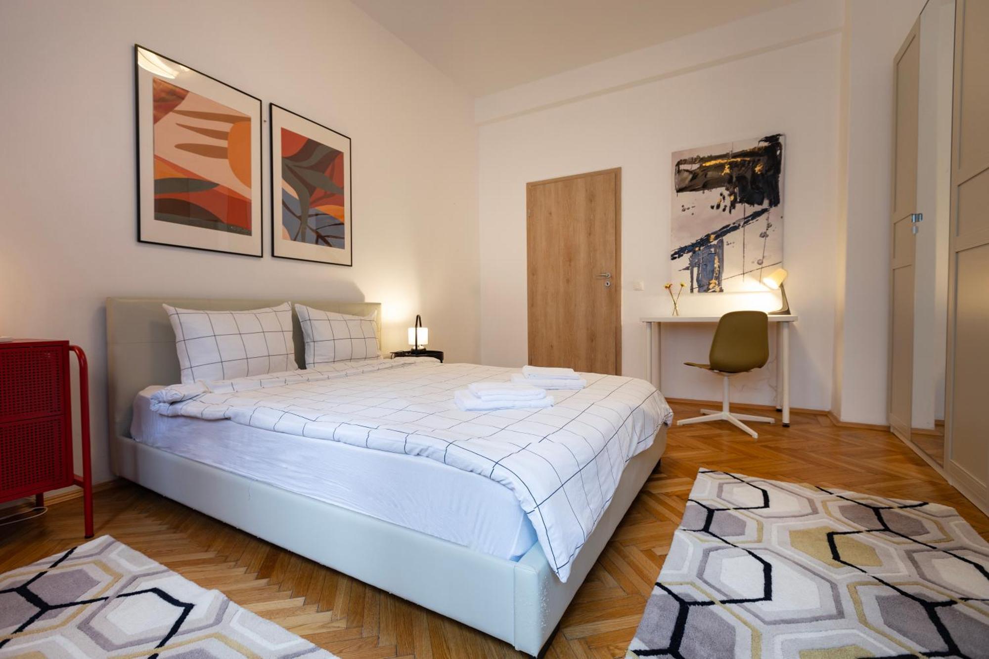 Ultracentral Hong Kong 3 Bdrm Apartment Бухарест Экстерьер фото